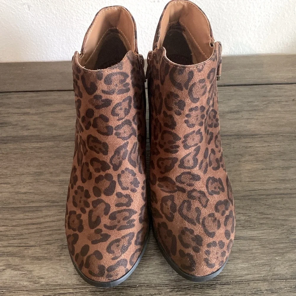 NIB [Style & Co.] Masrinaa Brown Leopard Ankle Block Heel Booties Women’s Sz 6 - Picture 7 of 14